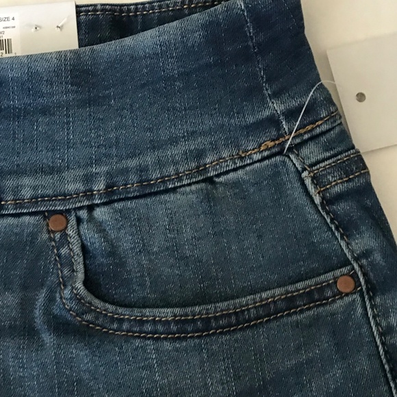 CROFT & BARROW Mid Rise Bermuda Shorts Medium Wash Jean Shorts Women’s Size 4 - Picture 2 of 16